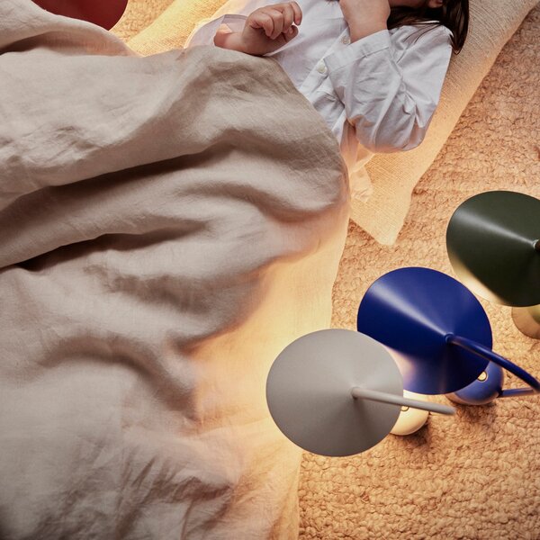 Prenosná lampa Arum, Bright Blue – Ferm Living