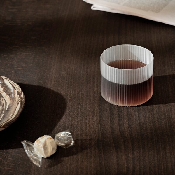 Nízke poháre Ripple, Frosted, súprava 4 kusov – Ferm Living