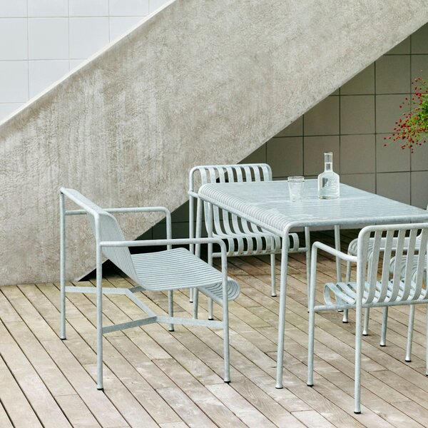 Záhradná lavica Palissade Dining Armrest, Sky Grey – HAY