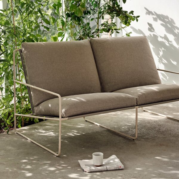 Záhradná pohovka Desert, Black / Dark Sand – Ferm Living