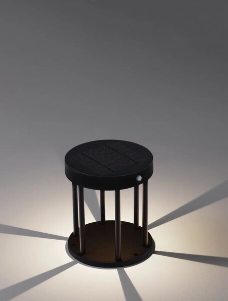 Vonkajšia lampa Aigo 18 – 18 x 14 x 130 cm