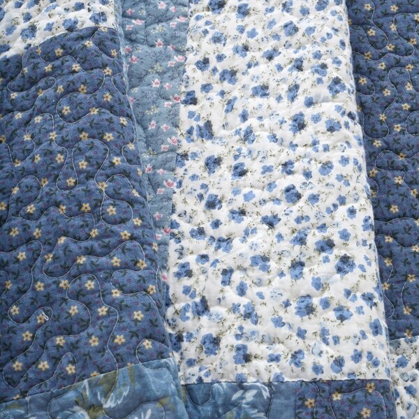 Modrý bavlnený prešívaný pléd 220x230 cm Floral Patchwork – Bianca