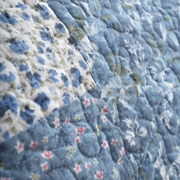 Modrý bavlnený prešívaný pléd 220x230 cm Floral Patchwork – Bianca