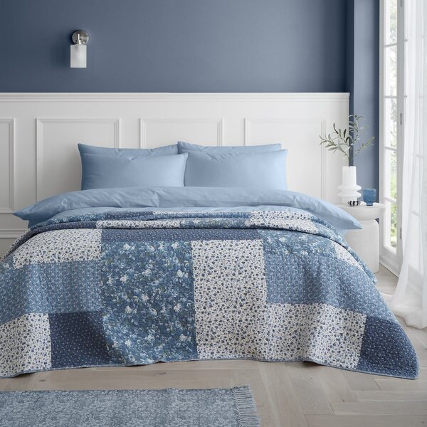 Modrý bavlnený prešívaný pléd 220x230 cm Floral Patchwork – Bianca