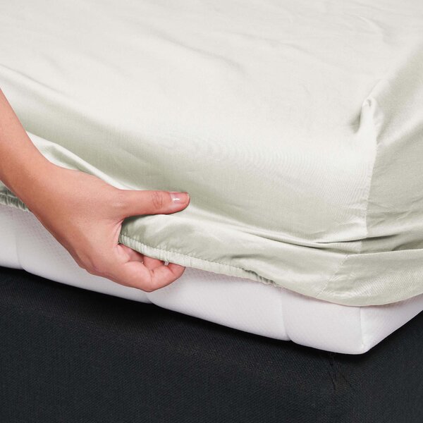 ESSENZA Saténová plachta na posteľ – 80 × 200 cm 80 × 200 cm