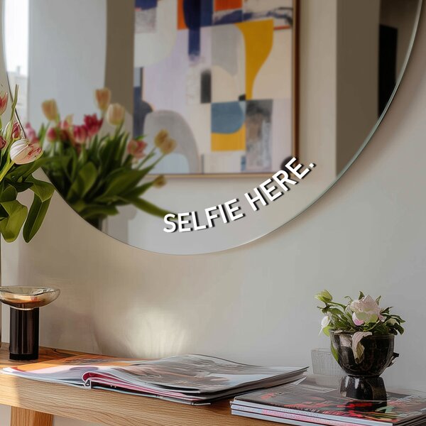 Nálepka na zrkadlo S49 – SELFIE HERE. (round)