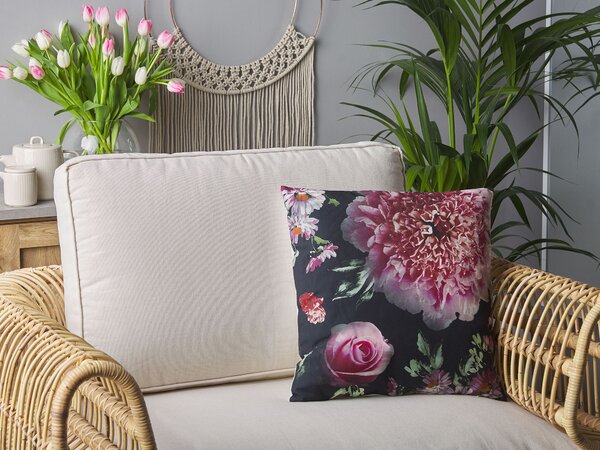 Dekoratívny vankúš s kvetinovým motívom ružovým na čiernom pozadí polyester 45 x 45 cm moderný dizajn