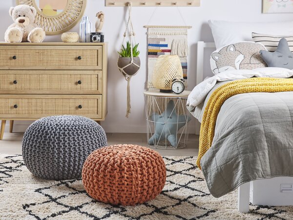 Puf taburetka medená okrúhla bavlnená 40 x 25 cm pletená podnožka výplň z polystyrénového granulátu