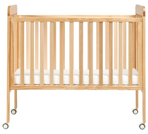 Detská postieľka svetlohnedá borovicové drevo 60 x 120 cm nastaviteľná výška štandardná veľkosť s kolieskami minimalistický štýl detská izba