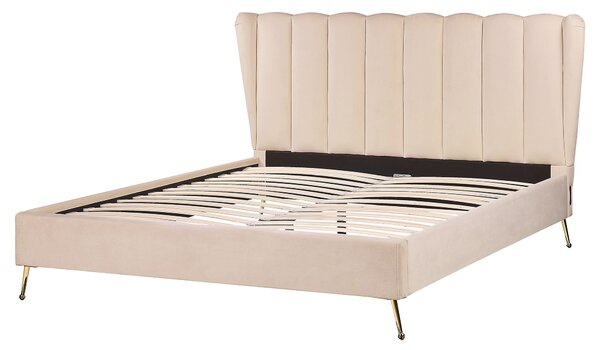 Posteľ béžová zamatové čalúnenie 160 x 200 cm zlaté kovové nohy prešívané čelo s USB portom moderný glamour štýl spálňa