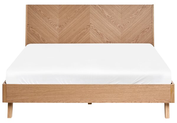 Drevená posteľ svetlohnedá svetlý dub 140 x 200 cm MDF dubová dyha klasický rám postele s čelom