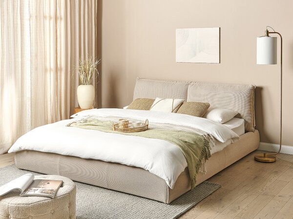 Posteľ béžová polyester látkové čalúnenie 180 x 200 cm lamelový rošt hrubé čalúnené čelo postele moderný štýl spálňa
