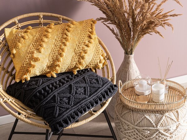 Dekoratívny vankúš žltý viskóza bavlna 30 x 50 cm obdĺžnikový tvar jednofarebný so strapcami pruhovaný retro boho štýl doplnky