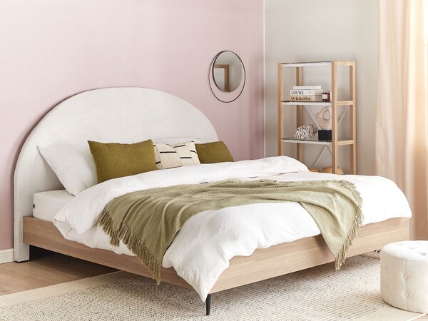 Posteľ biela svetlé drevo polyester 180 x 200 cm čalúnené čelo MDF rám kovové nohy lamelový rošt moderný štýl spálňa