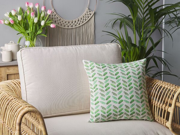 Sada 2 dekoratívnych vankúšov zelená biela polyester 45 x 45 cm abstraktný geometrický vzor štvorcový tvar moderný boho štýl doplnky