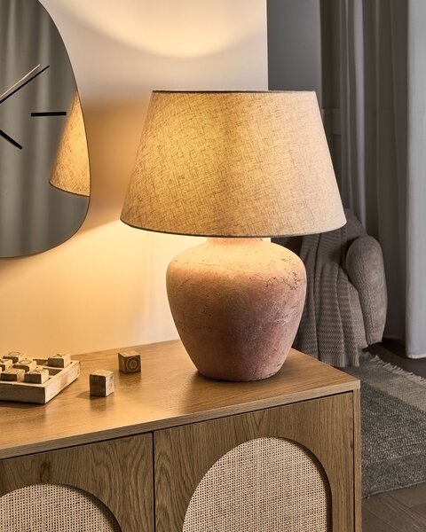 Stolná lampa hnedá keramický podstavec ľanové tienidlo rustikálny štýl obývacia izba spálňa