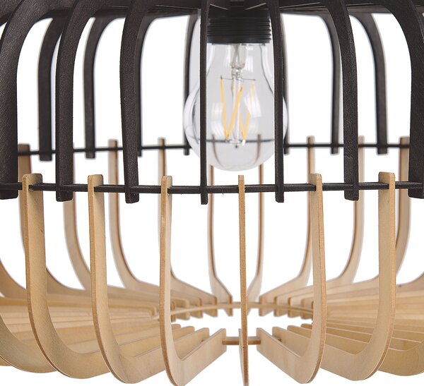 Závesná lampa čierna svetlé drevo preglejka geometrické otvorené tienidlo moderný škandinávsky štýl kuchyňa jedáleň