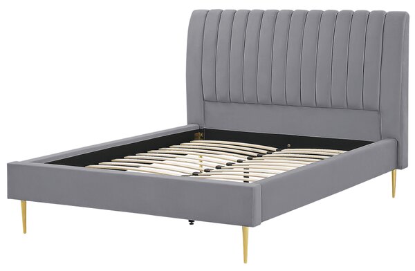 Čalúnená posteľ sivá zamatová 140 x 200 cm lamelový rošt vysoké čelo elegantný dizajn spálňa