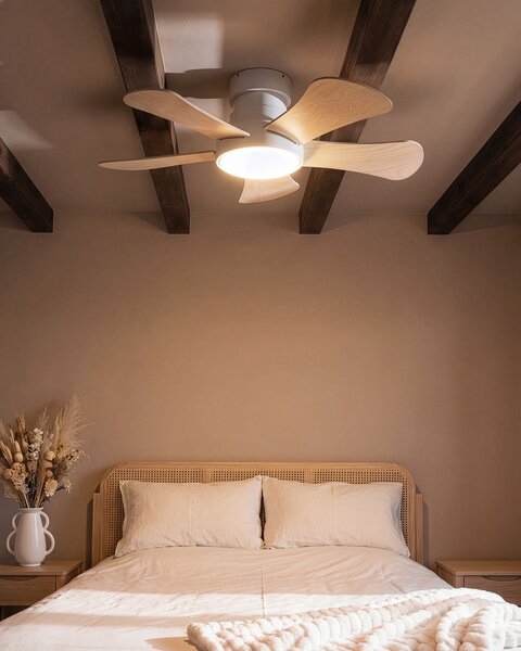 Stropný ventilátor s LED svetlom svetlobéžový železná základňa lopatky z preglejky časovač diaľkové ovládanie