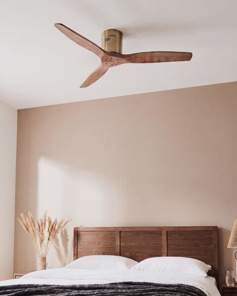 Stropný ventilátor hnedý drevené lopatky s diaľkovým ovládaním a časovačom obývacia izba spálňa
