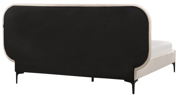 Posteľ svetlobéžová zamatové čalúnenie 180 x 200 cm rám s čelom lamelový rošt tradičný moderný štýl spálňa