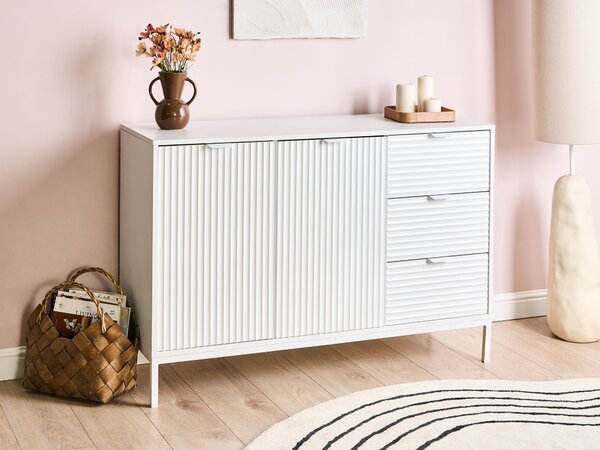 Skrinka s 2 dvierkami biela MDF minimalistický dizajn moderný úložný nábytok drážkovaný dizajn obývacia izba spálňa
