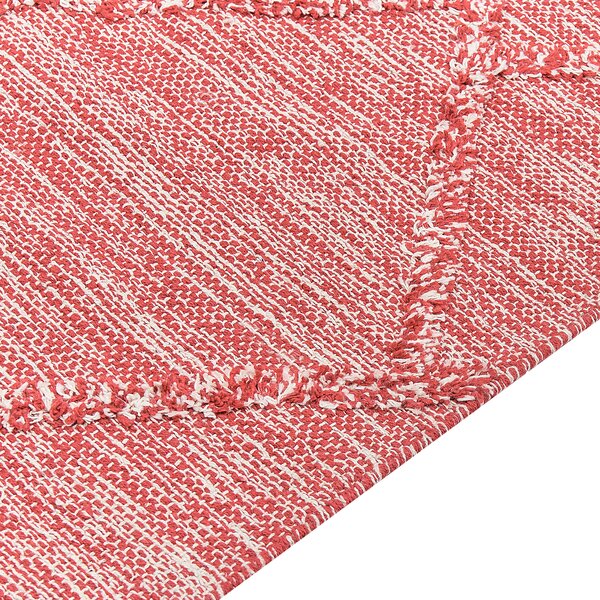 Koberec červená biela bavlna 80 x 150 cm geometrický vzor obdĺžnikový tvar ručne všívaný so strapcami obývačka spálňa