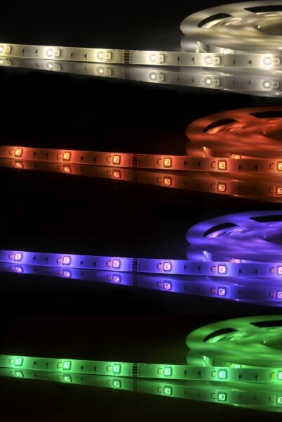 RGB LED Stmievateľný pásik Wi-fi + hudobná funkcia LED/16W/230V 5 m Tuya