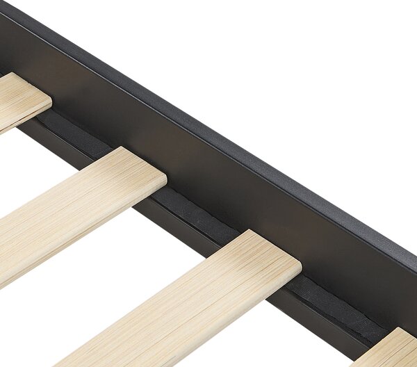 Posteľ čierna kovová 160 x 200 cm posteľný rám drevený lamelový rošt z topoľového dreva industriálna minimalistická spálňa