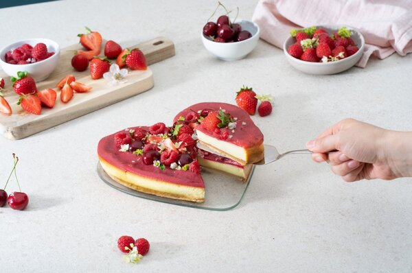 Forma coox SPRING HEART priemer 22 cm so sklenenou základňou, vínová