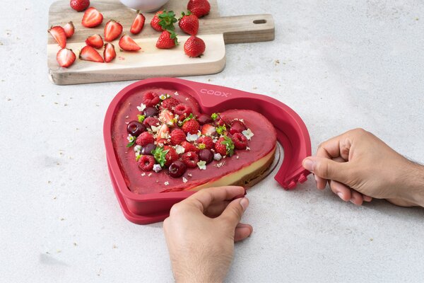 Forma coox SPRING HEART priemer 22 cm so sklenenou základňou, vínová