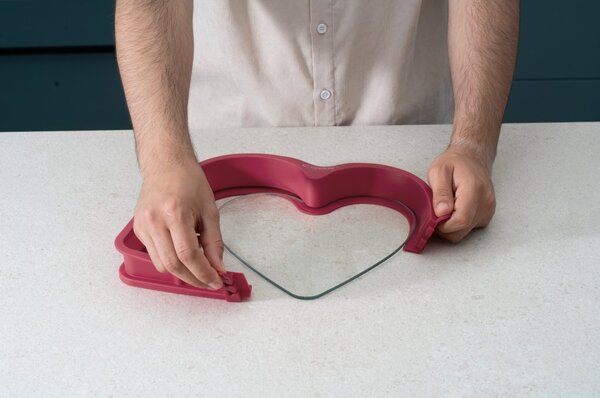 Forma coox SPRING HEART priemer 22 cm so sklenenou základňou, vínová
