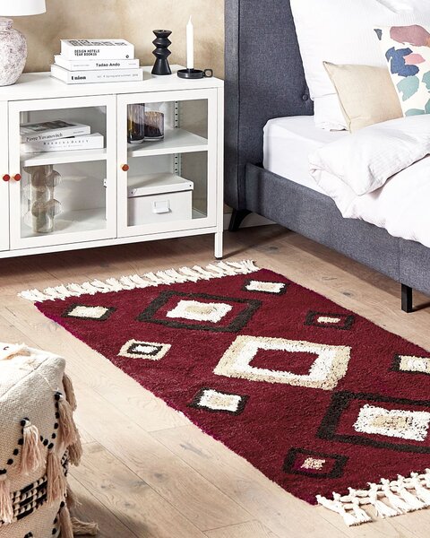 Koberec červený bavlna 80 x 150 cm geometrický vzor so strapcami obdĺžnikový tvar boho orientálny štýl obývačka spálňa