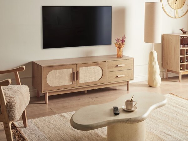 TV stolík svetlohnedý drevotrieska so zásuvkami a dvierkami ratanové čelá boho štýl úložný nábytok do spálne