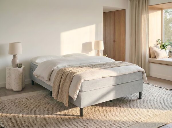 Kontinentálna posteľ bez čela sivá polyester čalúnený rám 140 x 200 cm pružinový matrac spálňa