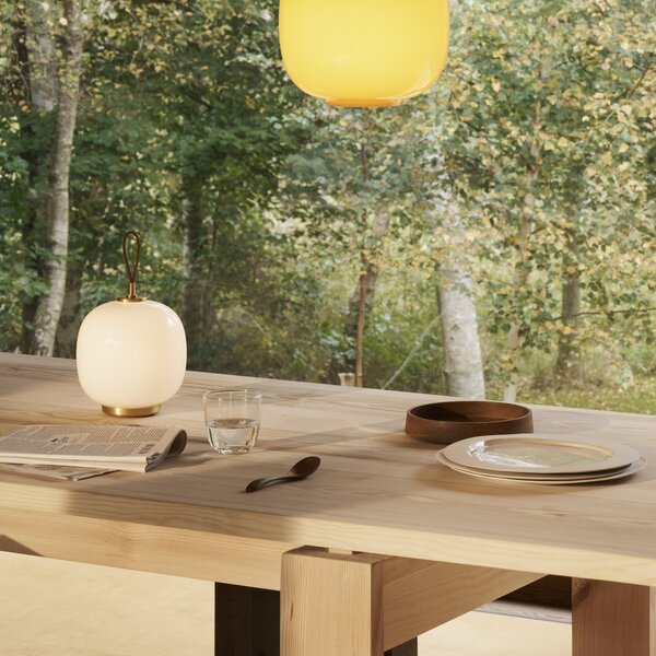LOUIS POULSEN Prenosná lampa VL 45 Radiohus, Brass / White Opal