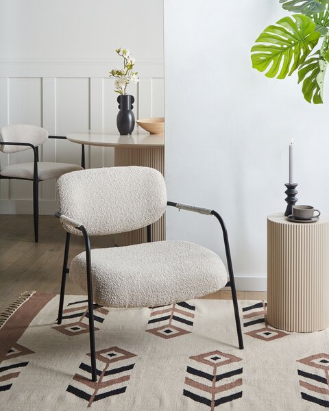 Kreslo svetlobéžové polyesterové čalúnenie kovový rám mid-century moderný štýl obývacia izba spálňa