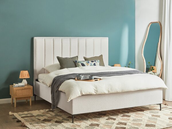 Posteľ s úložným priestorom krémová biela buklé čalúnenie 180 x 200 cm čierne kovové nohy prešívané čelo lamelový rošt moderný štýl spálňa