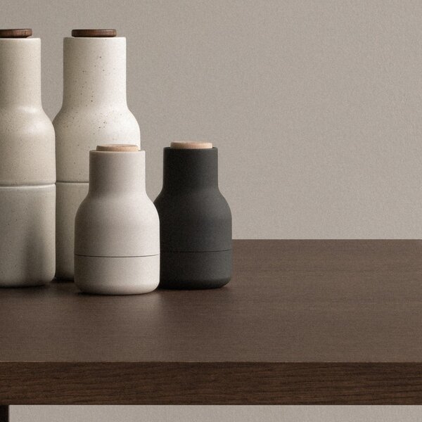 Mlynček na sôľ a korenie Bottle Ash/Carbon Beech Small – set 2 ks