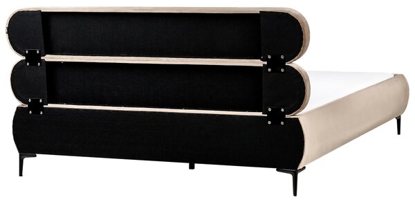 Posteľ sivobéžová zamatové čalúnenie čierne kovové nohy 180 x 200 cm lamelový rošt s čelom klasický minimalistický štýl spálňa
