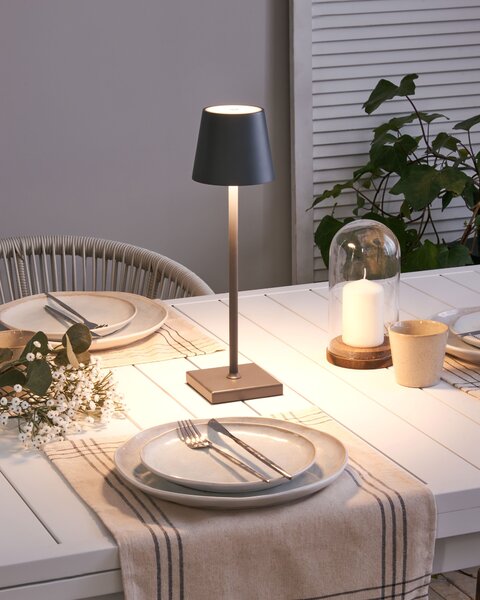 Stolná lampa tmavosivá hliníková s dotykovým vypínačom nabíjanie cez USB kábel bezdrôtová moderný štýl interiér exteriér