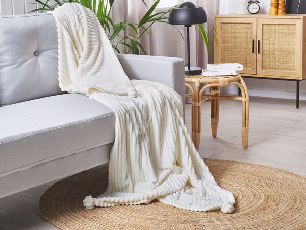 Deka biela polyester 150 x 200 cm rebrovaná štruktúra s brmbolcami prikrývka na posteľ