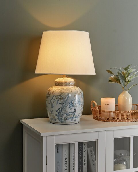 Stolná lampa biela a modrá porcelánový podstavec so vzorom ľanové tienidlo štýlové svietidlo
