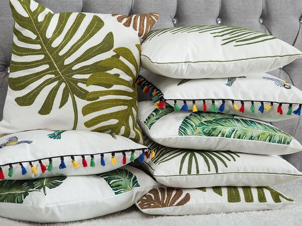 Sada 2 dekoratívnych vankúšov zelená biela polyester 45 x 45 cm štvorcový tvar rastlinný vzor motív palmových listov moderný štýl doplnky