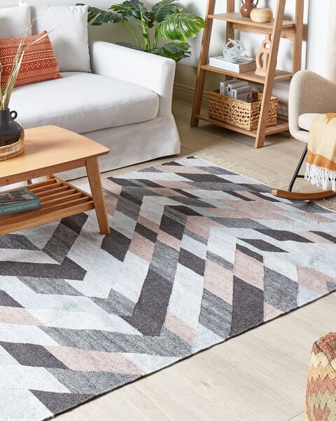 Koberec viacfarebný juta 160 x 230 cm geometrický vzor obdĺžnikový tvar so strapcami ručne tkaný boho štýl obývacia izba spálňa