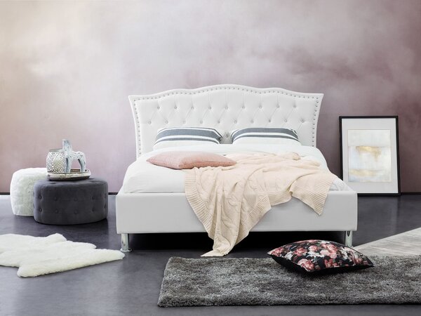 Posteľ biela umelá koža 140 x 200 cm prešívané čelo s gombíkmi moderný glamour štýl spálňa