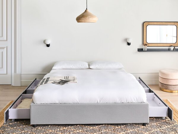 Posteľ s úložným priestorom svetlosivá látkové čalúnenie polyester 140 x 200 cm bez čela s roštom úložné zásuvky klasický štýl spálňa