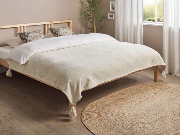 Prikrývka na posteľ béžová ženilková 150 x 200 cm so strapcami klasický dizajn ozdobná deka do spálne