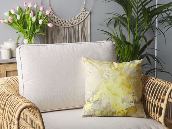 Sada 2 dekoratívnych vankúšov so škvrnitým motívom bielo zlatá polyester 45 x 45 cm moderný dizajn