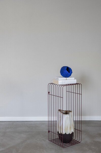Vínová poschodová kovová polica 70 cm Wire – Mette Ditmer Denmark